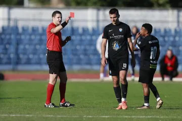 Desna noga bolnica, lijeva - crveni! Ovako u Vinkovcima udara samo Mirko: Igrač Vukovara 'sašio' Pukštasa