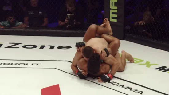 Spektakularni FNC Knockout 2: Izbjeglica iz Ukrajine 'lud' k'o puška, a pogledajte s čim je u ustima ušao u kavez Izraelac