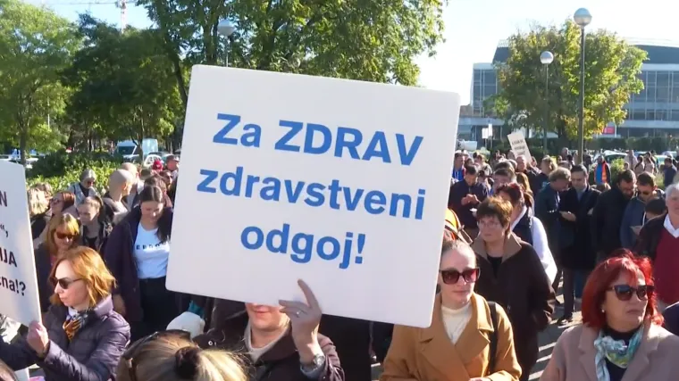 Bura nezadovoljstva ispred Tomaševićevog ureda, prosvjednici: 'Karte na stol!'