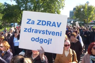 Bura nezadovoljstva ispred Tomaševićevog ureda, prosvjednici: 'Karte na stol!'