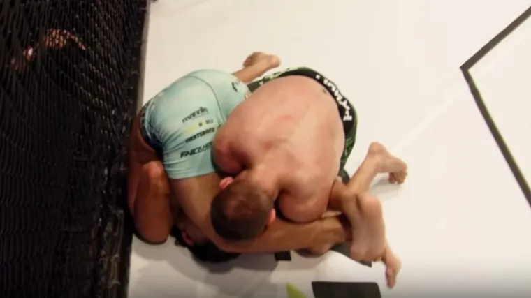 Grand slam Hončarka protiv nemoćnog Sarusija: Što mu radi!