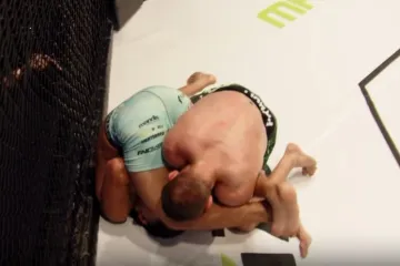 Grand slam Hončarka protiv nemoćnog Sarusija: Što mu radi!