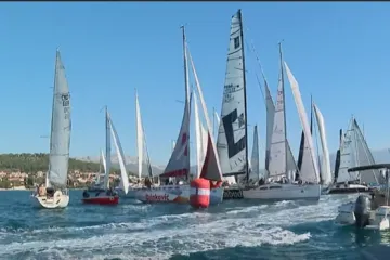 Regata koja spaja generacije i traje gotovo stoljeće: Prema otoku tradicije danas su zaplovile 182 jedrilice