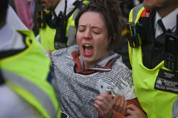 Kaos u Londonu: Više od 400 uhićenih prosvjednika zbog podrške propalestinskoj skupini