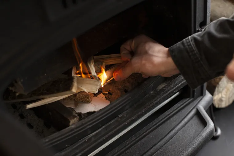 Znanstvenici upozoravaju: 'Imamo rastući trend korištenja peći na drva, a to je jako štetno'