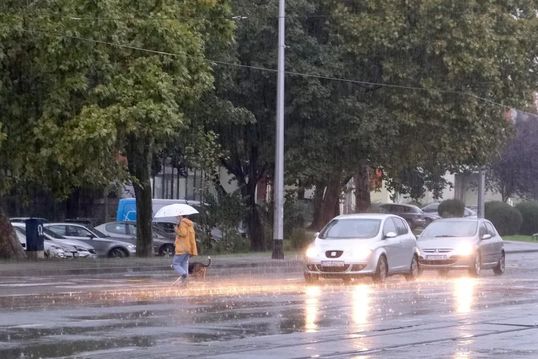 Kiša, udari vjetra do 160 km/h, na Platku mećava! Na snazi su crveni meteoalarmi