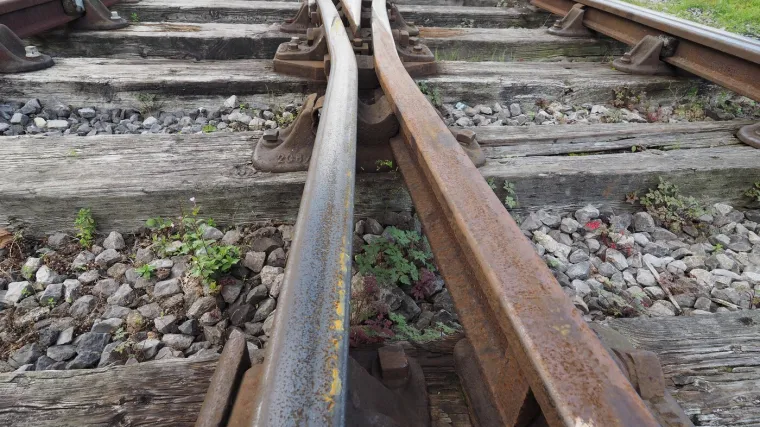 Dječak (6) s teškim ozljedama pronađen na pruzi: Liječnik je mogao samo konstatirati smrt