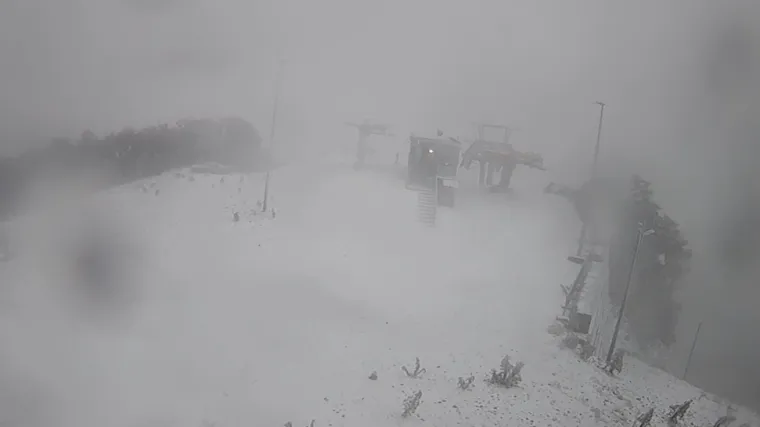 Kiša, udari vjetra do 160 km/h, na Platku mećava! Na snazi su crveni meteoalarmi