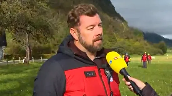 U trenutku javljanja uživo za RTL o Hrvatima nestalima u lavini, helikopter slijeće i odnosi opremu spasiocima