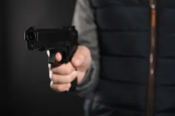 Otac upucao kćer pred njezinom mlađom sestrom: Tijelo zamotao u ceradu i bacio u rijeku