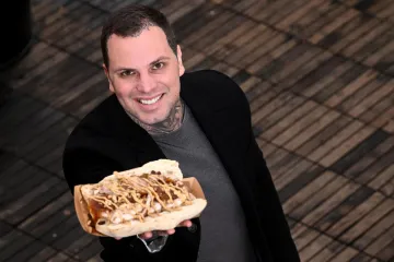 Tko je Mario Mandarić? Kuhanje mu je velika strast, a posvećen je suprug i otac