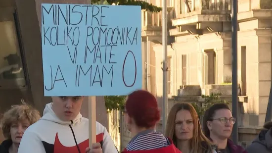 Ogorčeni roditelji bojkotiraju nastavu u dvije škole u Kninu: 'Vlada štedi na ranjivoj djeci!'