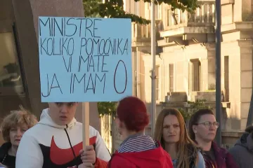 Ogorčeni roditelji bojkotiraju nastavu u dvije škole u Kninu: 'Vlada štedi na ranjivoj djeci!'