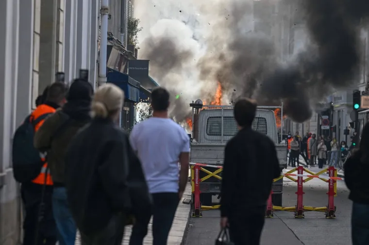 Gori Pariz! Eksplozije odjekuju kraj premijerovog ureda