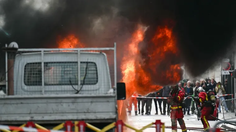 Gori Pariz! Eksplozije odjekuju kraj premijerovog ureda