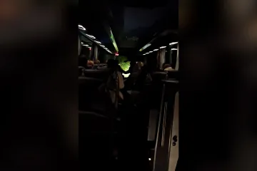 Panika u 'izgubljenom' autobusu: Vozač busa krivo skrenuo i završio na makadamu