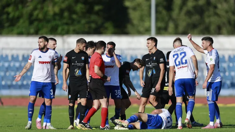 Dramatična komunikacija suca i VAR sobe kod prekršaja za crveni karton na Pukštasu