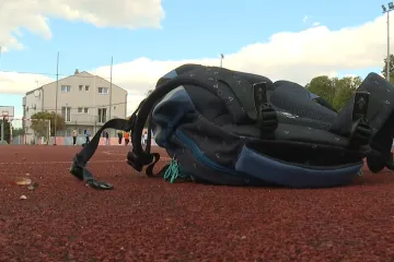 Teška metalna vrata pala na djevojčicu! Reagirao ravnatelj škole: 'Kako je to moguće?'