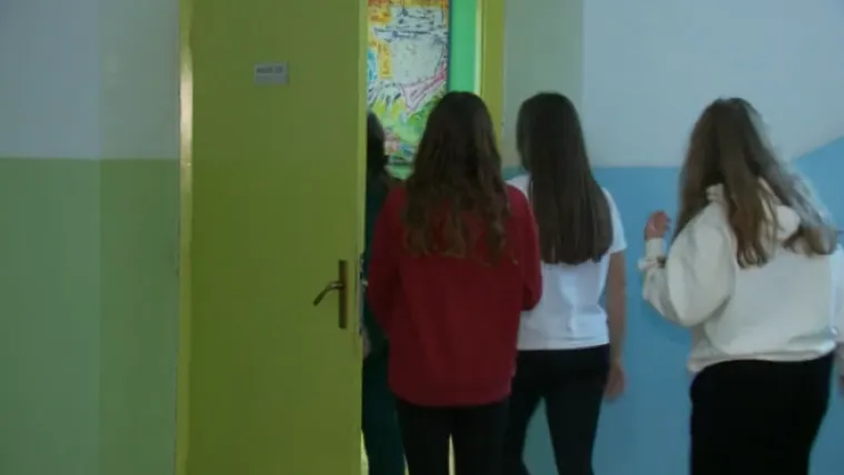 Rigorozna pravila u OŠ Vrgorec: Evo kako izgleda nastava u kojoj su mobiteli zabranjeni