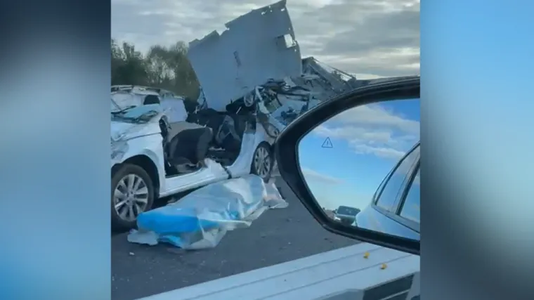 Stravični prizori kaosa: Smrskani auti, jedna osoba je poginula