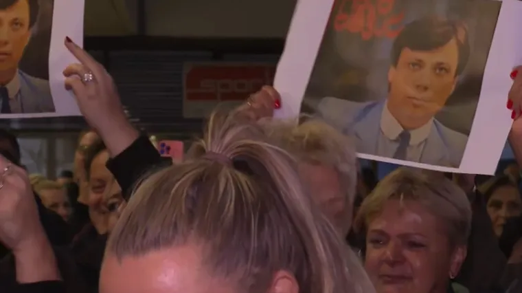 Noć kad je Sarajevo plakalo i pjevalo... Bili smo na oproštaju od Halida pred Skenderijom