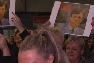 Noć kad je Sarajevo plakalo i pjevalo... Bili smo na oproštaju od Halida pred Skenderijom