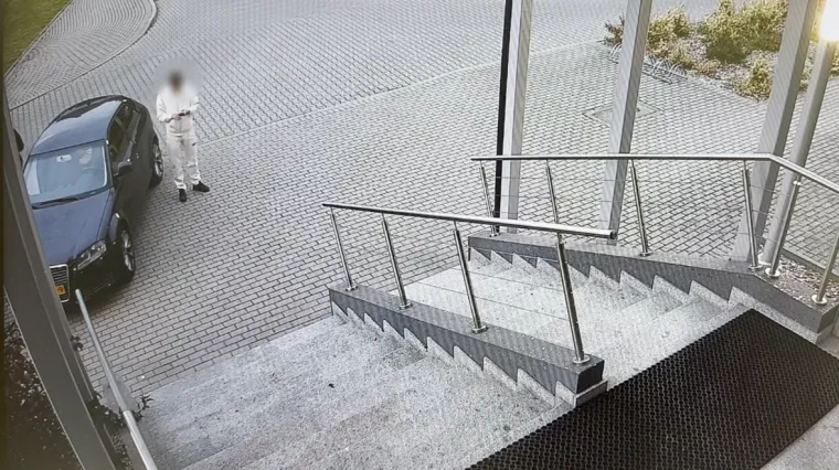 Pijan se dovezao pred policijsku postaju da priupita smije li takav sjediti za volanom