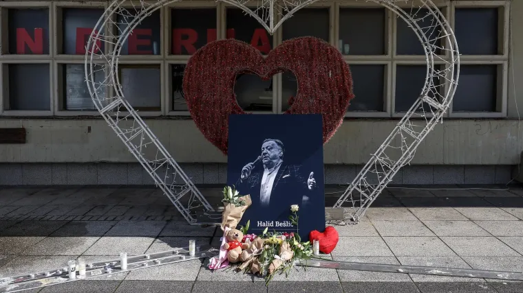 Dan nakon okupljanja u čast Halidu građani donose cvijeće: 'Pamtit ćemo te cijeloga života'