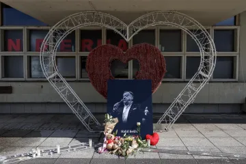 Dan nakon okupljanja u čast Halidu građani donose cvijeće: 'Pamtit ćemo te cijeloga života'