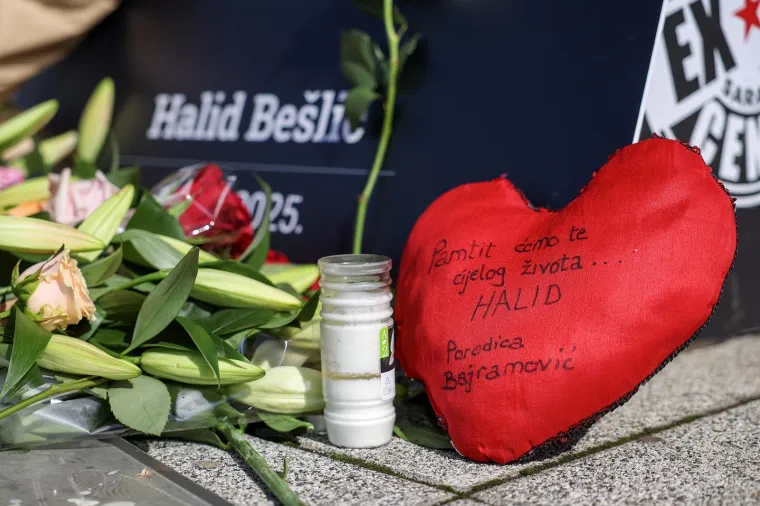 Dan nakon okupljanja u čast Halidu građani donose cvijeće: 'Pamtit ćemo te cijeloga života'