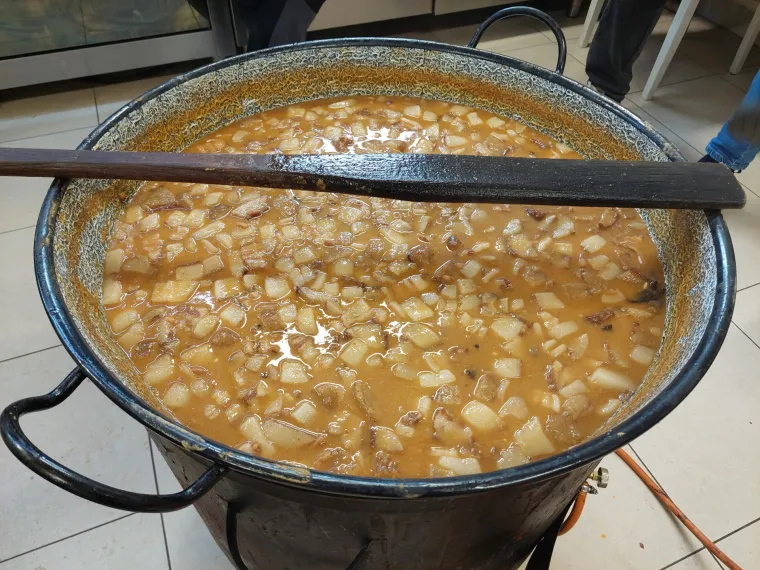 Recept za juhu od gljiva, lisnato tijesto s mljevenim mesom i gljivama te pohane bukovače