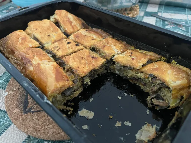 Recept za juhu od gljiva, lisnato tijesto s mljevenim mesom i gljivama te pohane bukovače