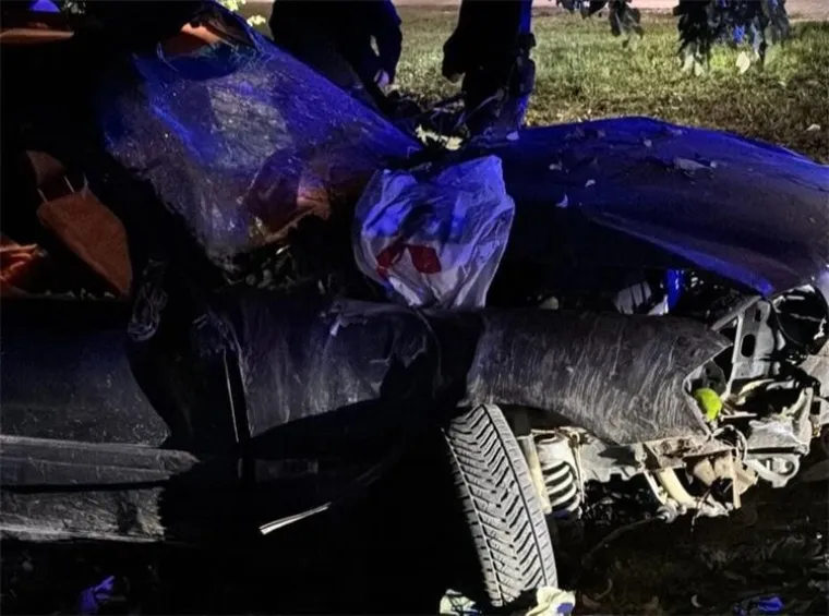 Divljao pijan i bez vozačke pa završio u kanalu: Teško je ozlijeđen, a auto zgužvan