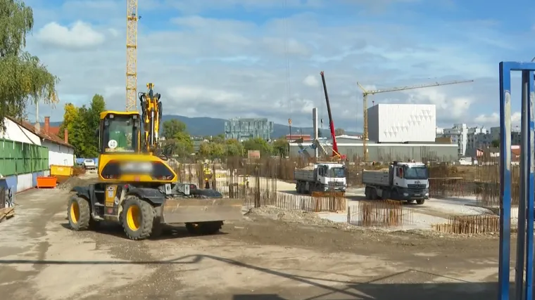 Nema zime za novi stadion u Kranjčevićevoj, postavljen je prvi nosivi stup tribine