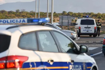 Strava u Dalmaciji! Sletjeli s ceste i zabili se u stijenu: Ozlijeđeni vozač i dijete