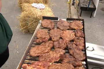 Zabranili svinjetinu na festivalima, ali u Pakracu...: 'Imamo vratinu, ispekli smo i carsko meso!'