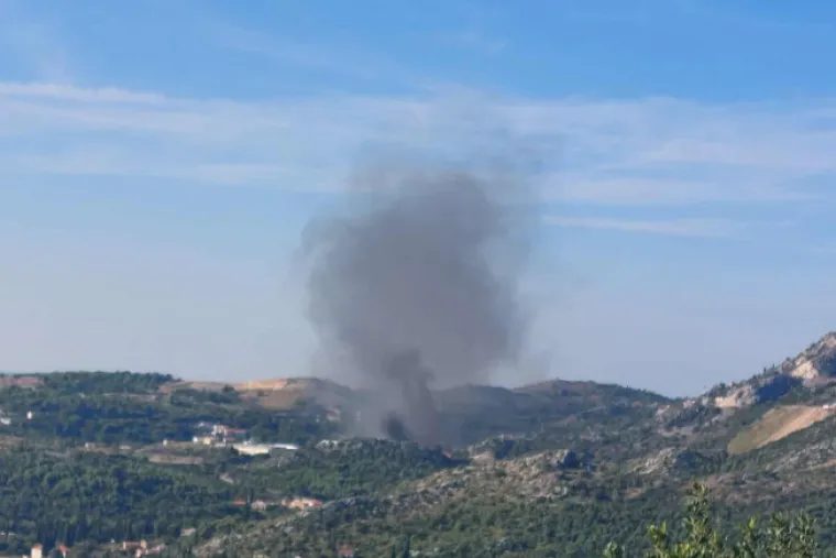Buknuo požar u postrojenju Čistoće, vatra zahvatila dio zgrade: 'Zapaljene su bale s papirom'