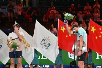 Emotivno finale u Šangaju: Senzacija iz Monaka slavila, pa zaplakala u zagrljaju bratića!