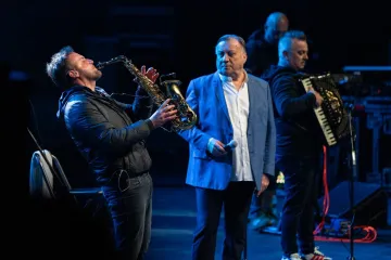 Stotine obožavatelja zaorilo Halidovu pjesmu 'Prvi poljubac', pogledajte dirljive scene iz Australije!