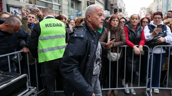 Drama na skupu za Halida Bešlića: Glumcu iznenada pozlilo pred tisućama ljudi