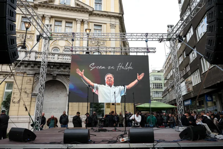 Drama na skupu za Halida Bešlića: Glumcu iznenada pozlilo pred tisućama ljudi