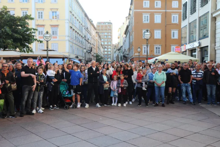 Bilo je suza, pjesme i cvijeća: Cijeli svijet se oprostio od Halida Be&scaron;lića