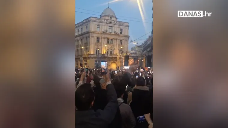 Potresni trenuci u srcu Sarajeva: Grad pjeva Halidovu 'Romaniju'