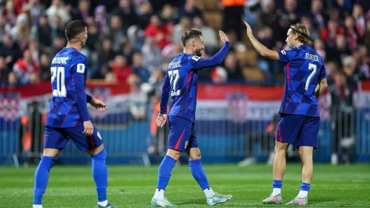 Navijači i nisu baš zadovoljni poluvremenom protiv Gibraltara, samo jedan igrač je zadovoljio