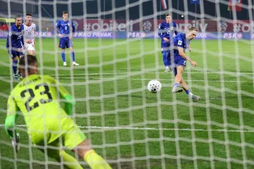 Golman Gibraltara skinuo penal Majeru! Hrvatska ne može zabiti drugi gol, Dalić uveo i Modrića