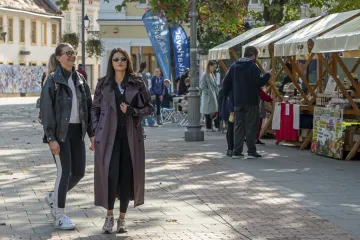 Neki su gledali kestene, ali ipak su se svi okretali za njom: Ova dama ukrala je show u Karlovcu