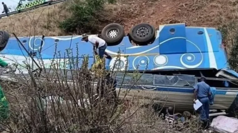Autobus se strovalio u provaliju: 42 poginula, među njima sedmero djece