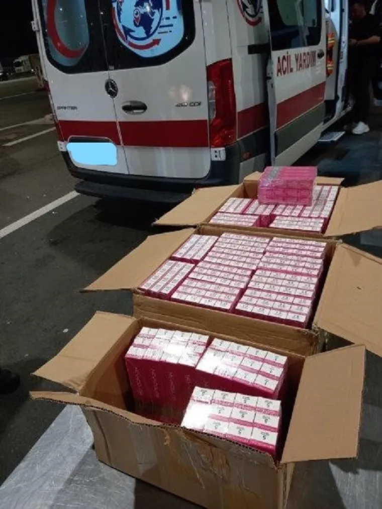 Ovome se nitko nije nadao: Pogledajte što su carinici na Bajakovu pronašli u vozilo turske Hitne