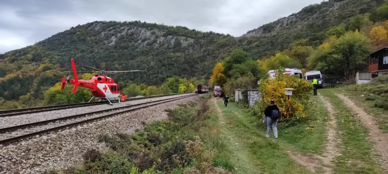 Dva brza vlaka frontalno se sudarila ispred tunela! Pogledajte stravične prizore u Slovačkoj