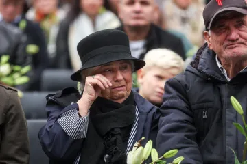 Suze, cvijeće i tuga na licima: Stotine obožavatelja stiglo na komemoraciju za Halida
